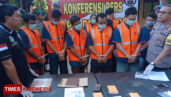 Tersangka pengedar dan bandar narkoba berhasil ditangkap Polres Sragen, Jumat (23/8/2019). (FOTO: Mukhtarul Hafidh/TIMES Indonesia)