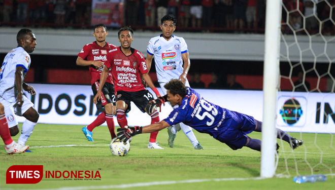 Babak kedua Shopee Liga 1 ditutup dengan skor 2-1 untuk tuan rumah Bali United atas Arema FC di Stadion Kapten I Wayan Dipta. (FOTO: Tria Adha/TIMES Indonesia)