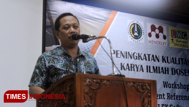 Wakil Rektor I (Prof.Dr. Ir. Sukamto, MS.) berikan sambutan pembukaan workshop aplikasi MENDELEY di Auditorium Kampus III UWG. (FOTO: AJP TIMES Indonesia)