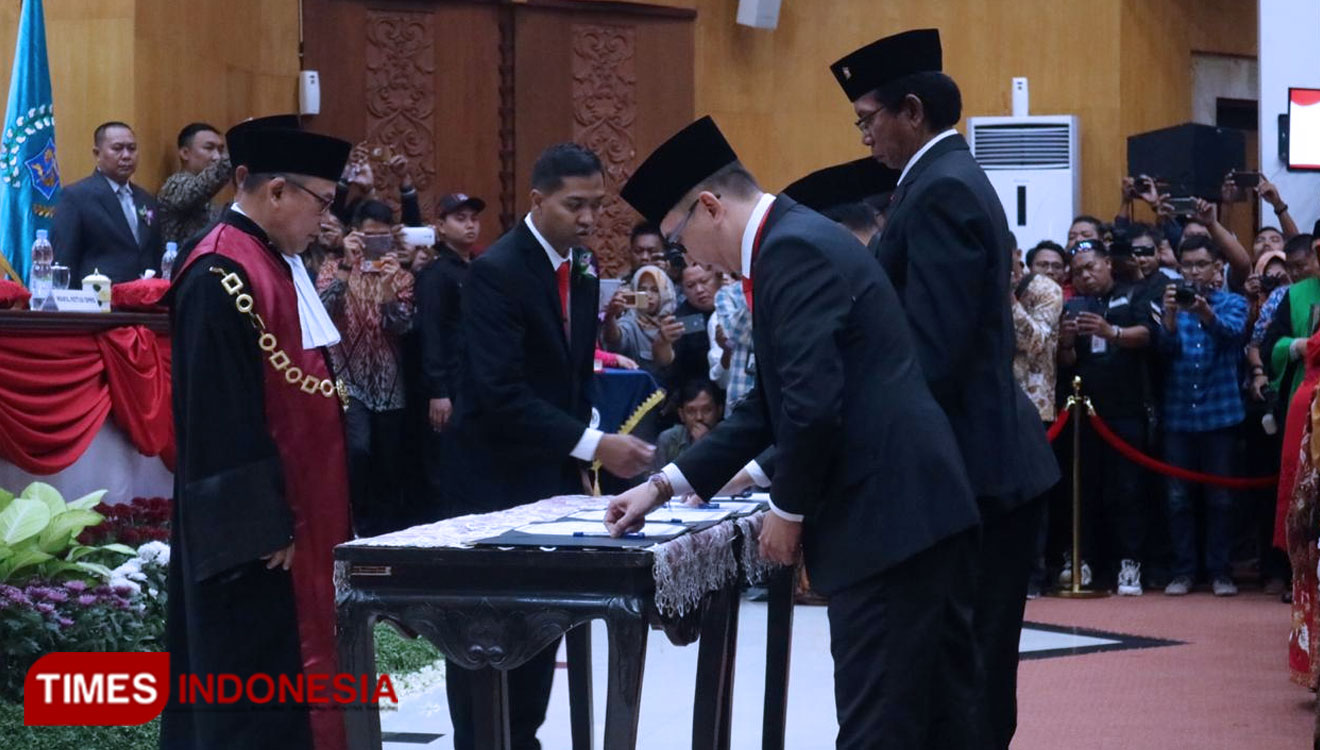 pelantikan-anggota-DPRD-Kota-Surabaya-C.jpg