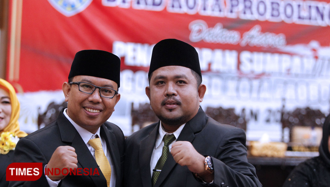 Mahrus Ali (kanan) dan Muchlas Kurniawan. Kedua anggota DPRD Kota Probolinggo ini merupakan santri Ponpes Zainul Hasan Genggong. (foto: Ryan/TIMES Indonesia)