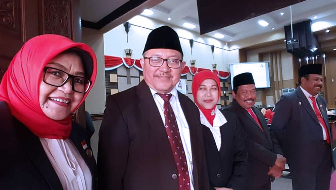 Sekretaris DPRD Kabupaten Malang, Ir Helijanti Koentari (paling kiri) saat Sidang Paripurna Istimewa Hari Kemerdekaan RI. (foto : istimewa)