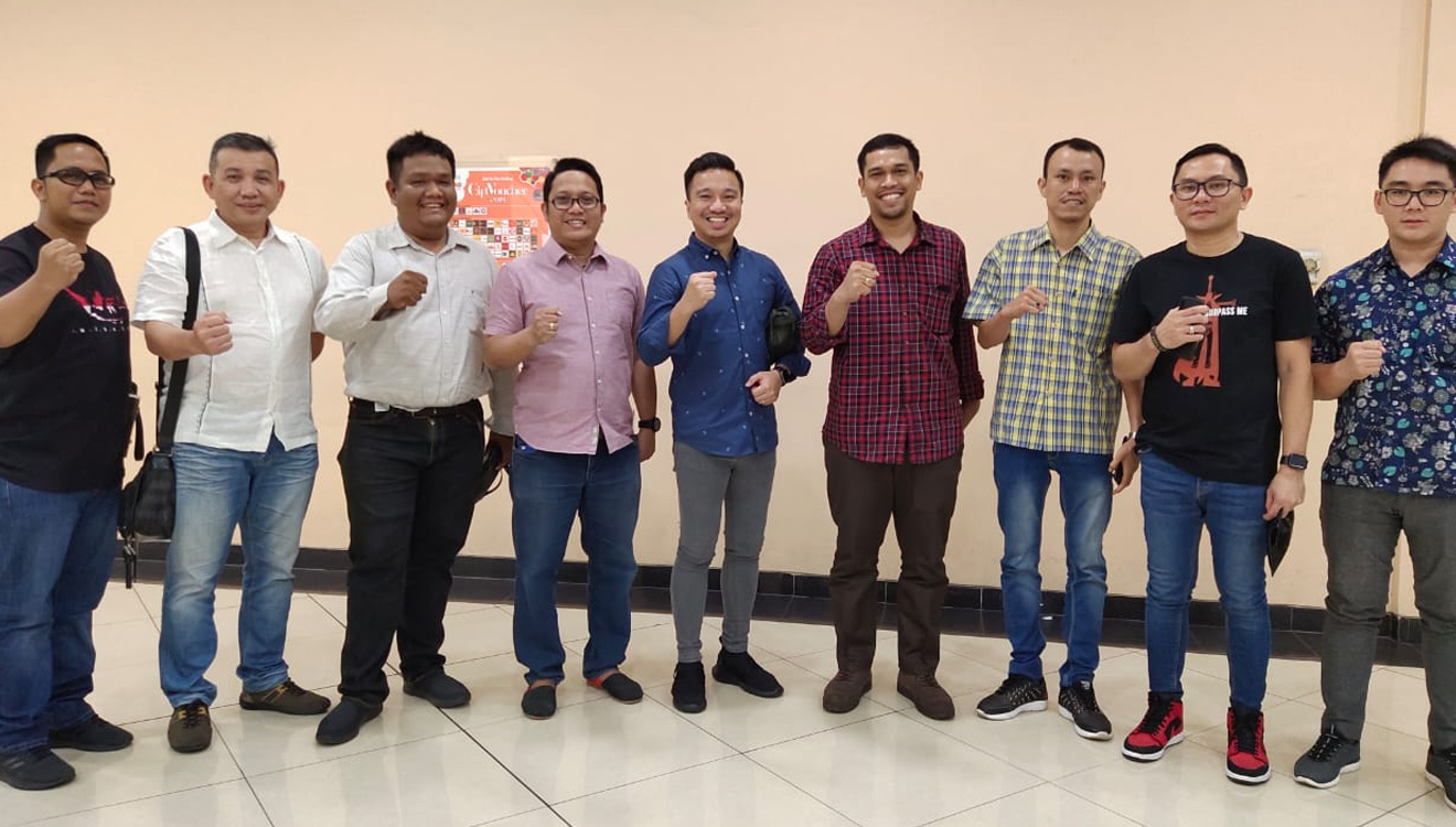  Anggota Transforming Indonesia Movement (TIM) nyatakan dukungan kepada Dhimas Anugrah untuk maju di Pilwali Surabaya 2020, Minggu (25/8/2019). (Foto: Istimewa)