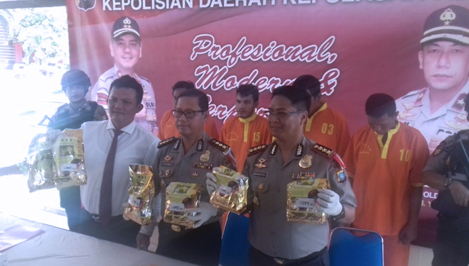 Ditresnarkoba dan Ditpolair Polda Kepri mengekspos penangkapan sabu dari Malaysia seberat 30.830 gram. (FOTO: Istimewa)