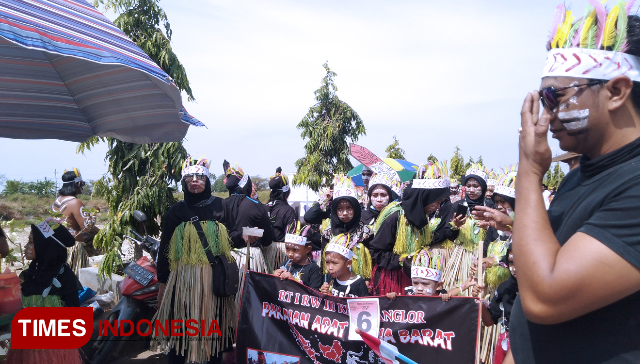 Hargai Keberagaman Warga di Gresik Pawai Adat Nusantara Hargai Keberagaman Warga di Gresik Pawai Adat Nusantara