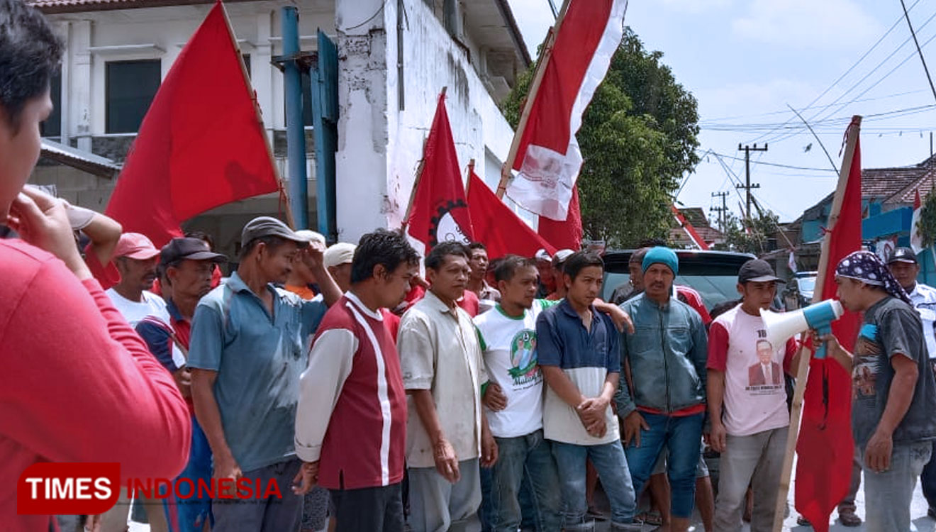 Buruh di Kota Malang Demo Tuntut Upah yang Belum Dibayar ...