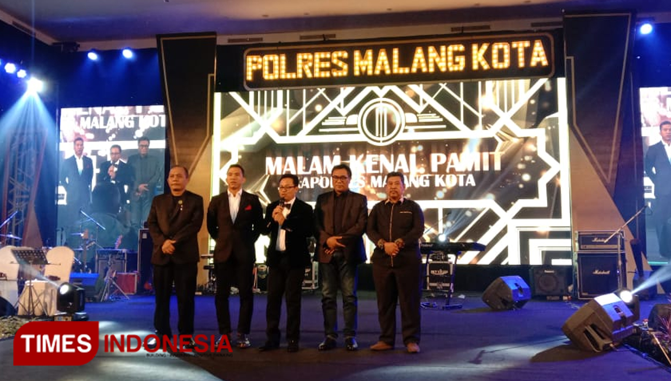 Malam Kenal Pamit dari AKBP Asfuri kepada AKBP Dony Alexander selaku Kapolresta Malang yang baru. (Foto: Naufal Ardiansyah/TIMES Indonesia)