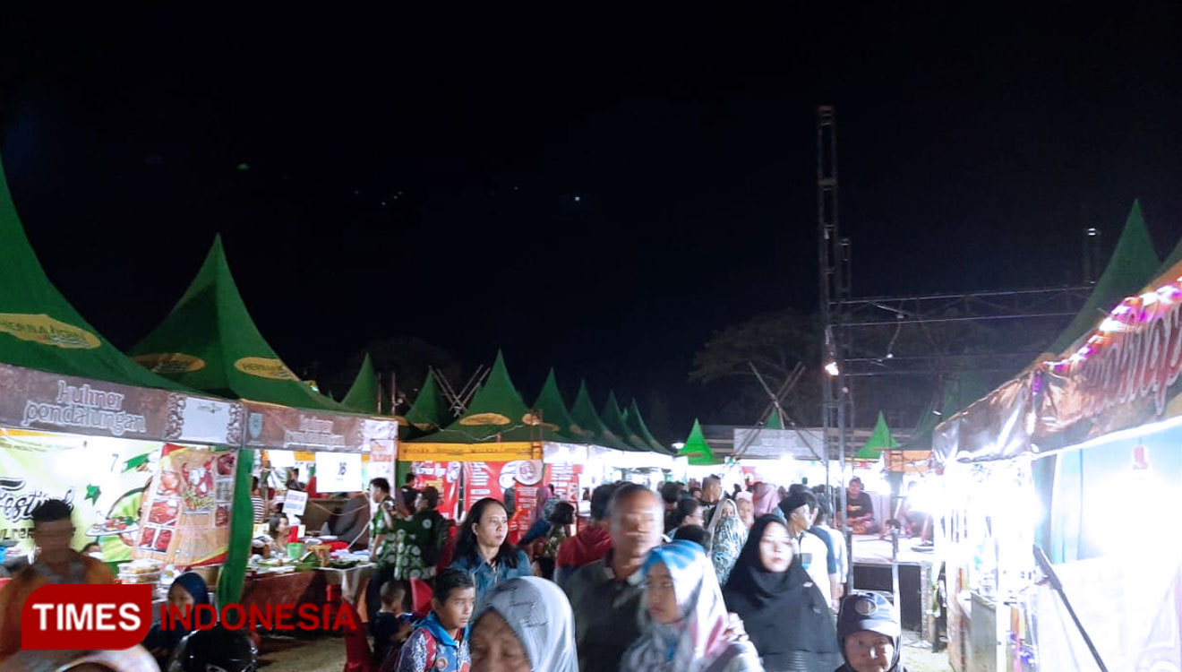 Stand-kuliner-di-Semipro-2019-a.jpg