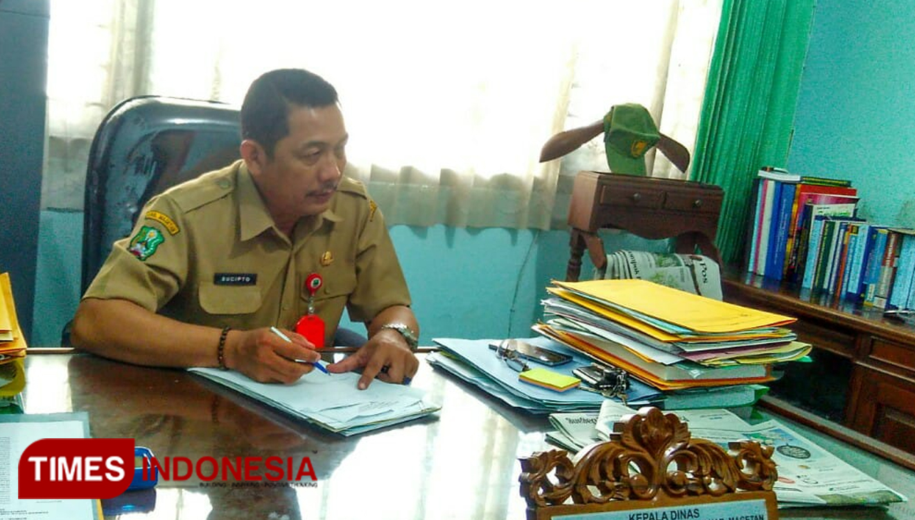Kepala Disperindag Kabupaten Magetan, Sucipto, saat ditemui jurnalis TIMES Indonesia di kantornya. (Foto: MK Adinugroho Syaifullah/TIMES Indonesia)
