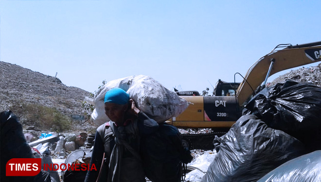 Karmini-memulung-sampah-2.jpg