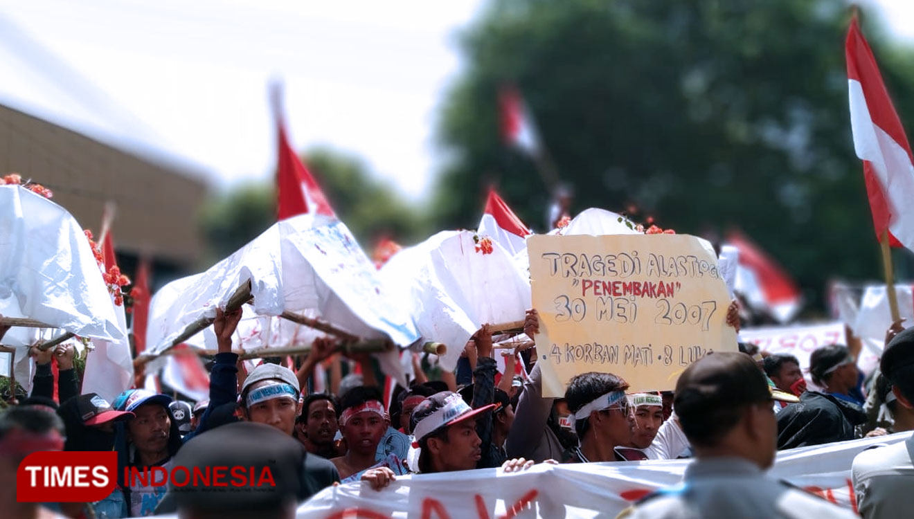 Penolakan-Relokasi-Warga-Lekok-dan-Nguling-b.jpg