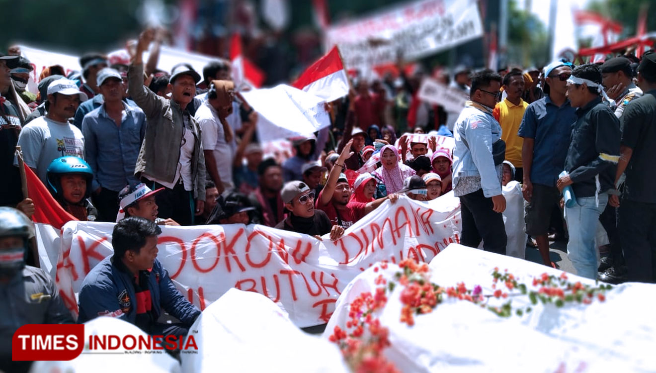 Penolakan-Relokasi-Warga-Lekok-dan-Nguling.jpg