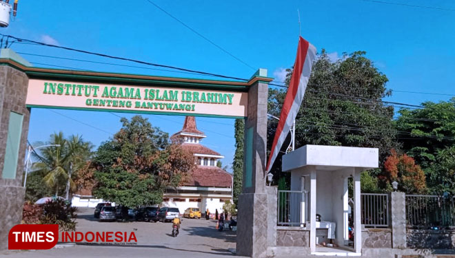 Kampus IAI Ibrahimy Genteng tampak depan (Foto : Rizki Alfian/TIMESIndonesia)