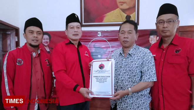 Sekda Kabupaten Malang Kembalikan Formulir di PDI Perjuangan