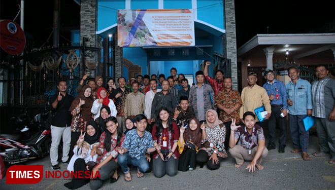 Bersama Pelaku UMKM di Dusun Junrejo, Kota Batu. (FOTO: AJP/TIMES Indonesia)