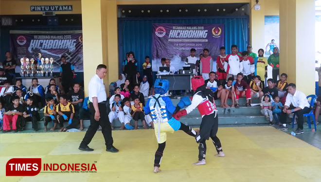 Jalannya pertandingan Kejurkab Malang Kick Boxing yang berlangsung seru. (FOTO: Binar Gumilang/TIMES Indonesia)