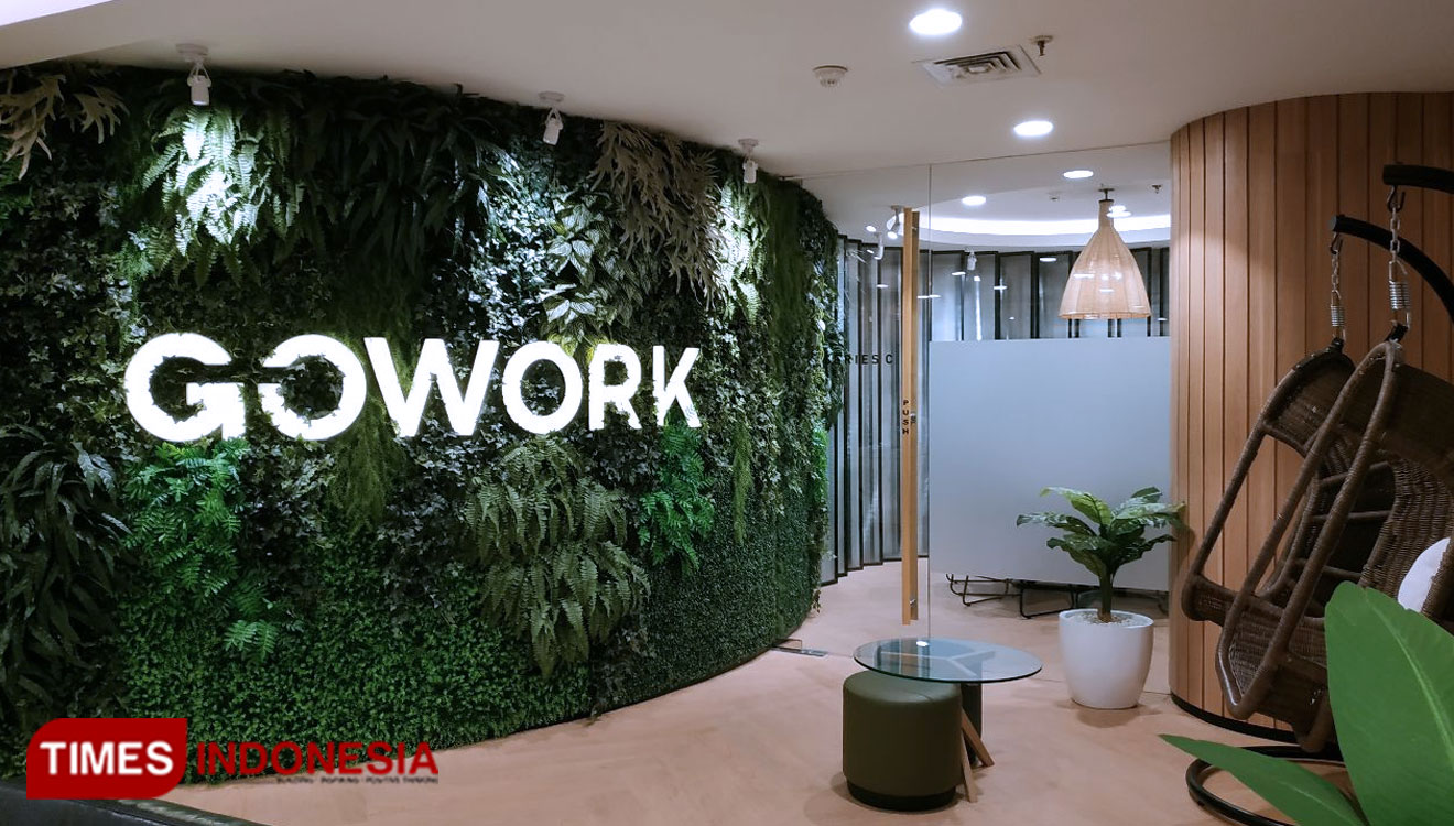 Suasana kerja di GoWork Bali, Lantai 3 Park 23 Mall Bali. (Foto: Imadudin M/TIMES Indonesia) 