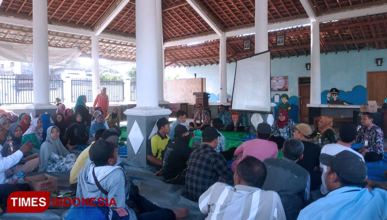 Sosialisasi revitalisasi pasar tradisional di Balaidesa Bangilan, Kecamatan Bangilan Tuban, Selasa (10/09/2019). (Foto: Ahmad Istihar/TIMES Indonesia)