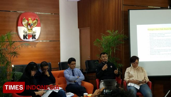 Saat mengisi diskusi 'Pelemahan KPK 4.0' di Ruang Press Room KPK, Jl. Kuningan Persada, Jakarta Selatan, Rabu (11/9/2019) (Edi Junaidi ds/TIMES Indonesia)