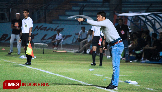 Nil Maizar, Pelatih Persela, (FOTO: MFA Rohmatillah/TIMES Indonesia)