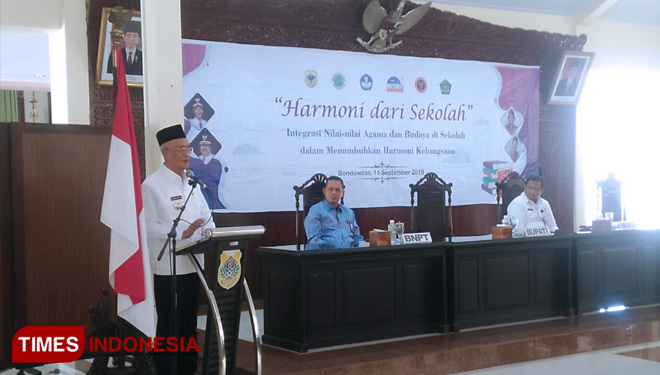 Bupati Bondowoso KH Salwa Arifin saat memberikan sambutan di acara seminar yang diselenggarakan AGPAI (FOTO: Moh Bahri/TIMES Indonesia)