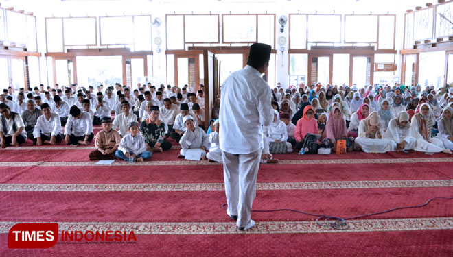 ASN Pemkab Gresik Gelar Doa di Masjid untuk BJ Habibie