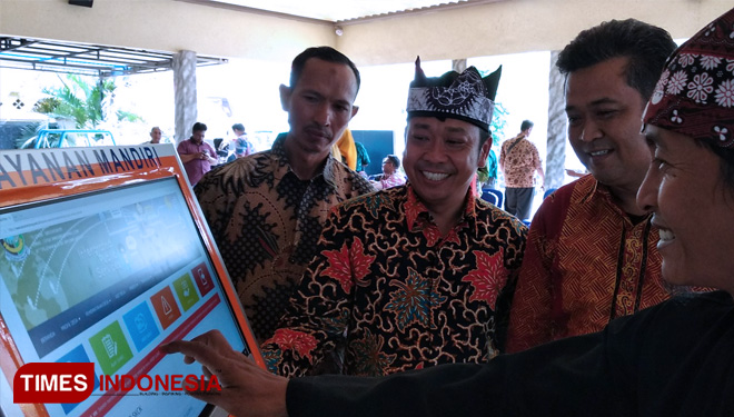 Studi banding Desa Digital Perwakilan Pemkab Demak ke Pemdes Desa Tambong Banyuwangi. (FOTO: Agung Sedana/ TIMES Indonesia)