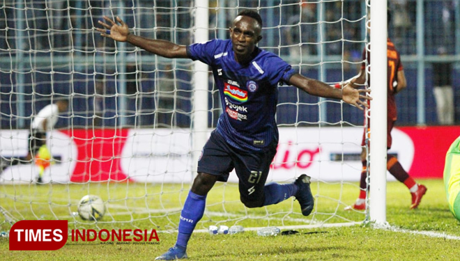 Ricky Kayame berhasil menyumbangkan 2 gol di babak pertama Shopee Liga 1 melawan Borneo FC. (Tria Adha/TIMES Indonesia)