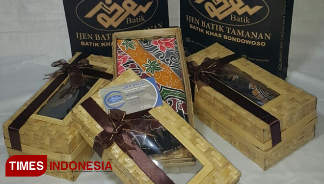 Kemasan produk Ijen Batik Tamanan Bondowoso menggunakan besek (FOTO: Ijen Batik for TIMES Indonesia)