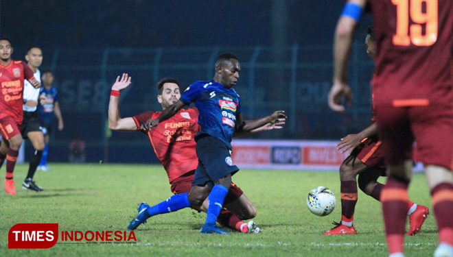 Kekecewaan Arema Fc hanya berhasil mendapatkan 1 poin dalam laga Shopee Liga 1 melawan Borneo FC di Stadion Kanjuruhan Malang dengan skor 2-2. (FOTO: Tria Adha/TIMES Indonesia)