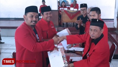 Ony-Antok Bareng Kembalikan Formulir Bacabup Ngawi, Bakal Satu Paket Diusung PDIP?
