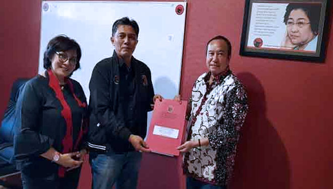Ketua Persatuan Perusahaan Periklanan Indonesia (P3I) Jawa Timur, Haries Purwoko, saat mendaftar sebagai calon wakil walikota Surabaya dari PDI Perjuangan dalam Pilkada 2020. Sabtu (14/9/2019). (FOTO: Istimewa)