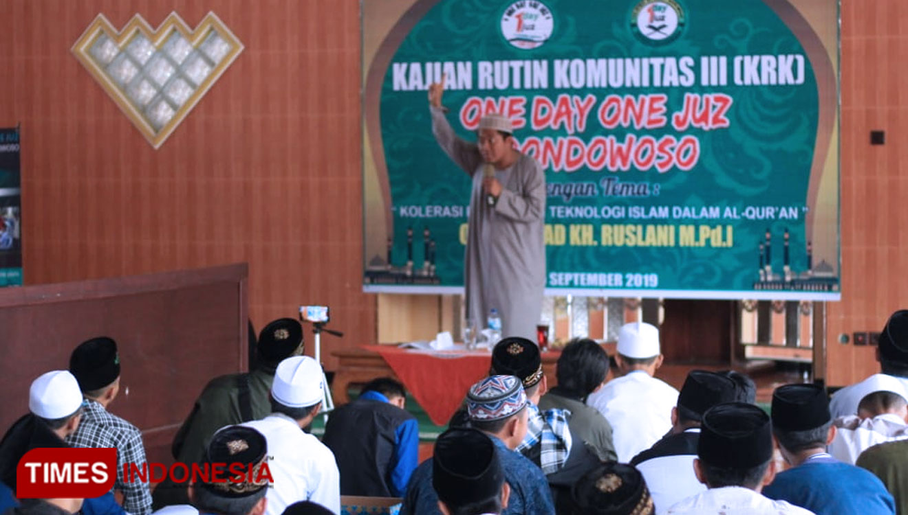 Suana peserta ODOJ Bondowoso saat ikuti kajian kandungan Al Quran. (FOTO: Moh Bahri/TIMES Indonesia)