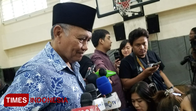 Ketua KPK, Agus Rahardjo saat diwawancarai media. (Foto:Edi Junaidi ds/TIMES Indonesia)