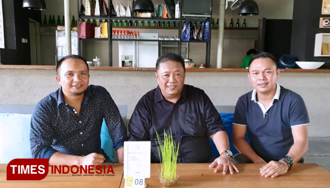 Direktur M16 bambang Mei Firmanto (tengah) Fihiruddin (kiri)  Budi Wawan (kanan), (Foto: Pauzan Basri/Times Indonesia) 