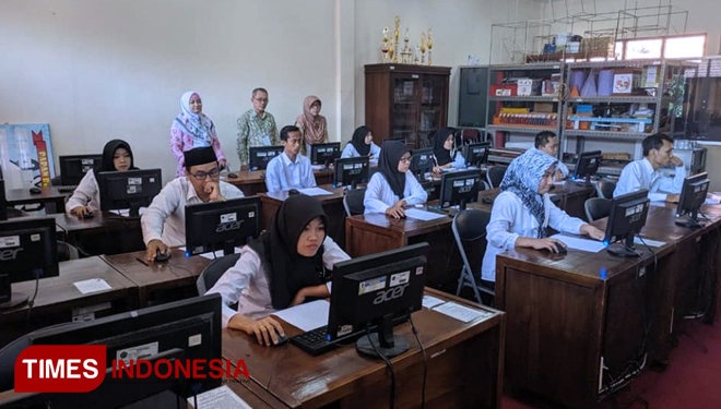 Peserta PPG Daljab sedang mengikuti tes kopetensi, Senin, (16/9/2019). (FOTO: Humas UMG - Abdurrahman Faris/AJP TIMES Indonesia)