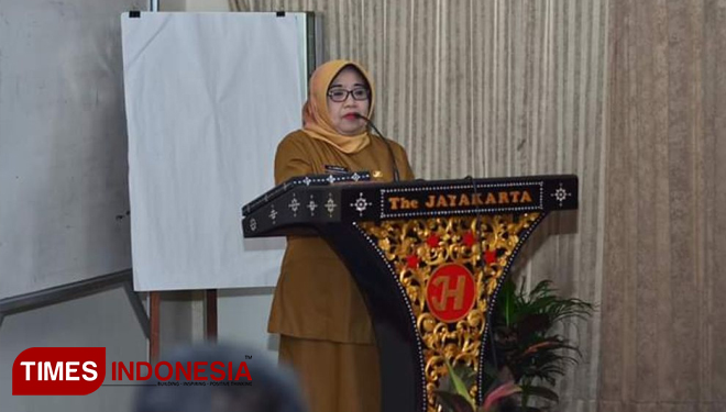 Wakil Bupati Lombok Barat Hj. Sumiatun saat membuka kegiatan Orientasi Anggota DPRD Kabupaten Lombok Barat Periode 2019-2024 di Hotel Jayakarta Senggigi, Senin (16/9).