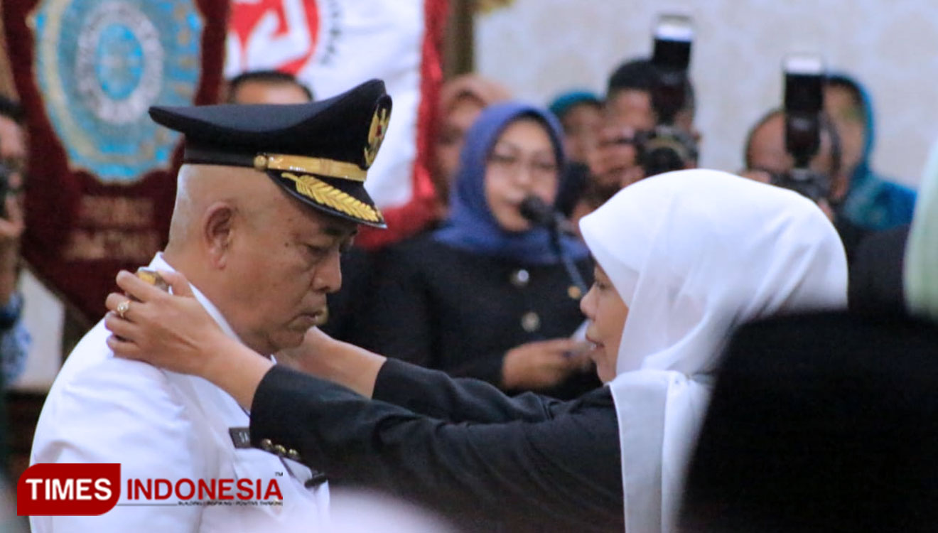 Sanusi ketika dilantik menjadi Bupati Malang oleh Gubernur Jawa Timur Hj Kofifah Indarparawansa.  (FOTO: widodo irianto/TIMES Indonesia) 