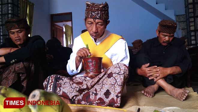 Salah satu budaya Tengger, penyucian jimat Klontongan. (FOTO: A. Sugeng for TIMES Indonesia)