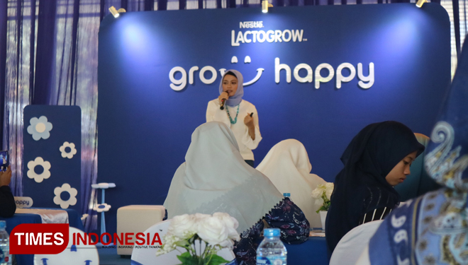 Seminar parenting Nestle Lactogrow mengajak orang tua mendukung tumbuh kembang optimal anak Indonesia dalam workshop “Grow Happy Parenting” di Surabaya, Rabu (18/9/2019).(Foto : Lely Yuana/TIMES Indonesia).