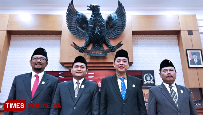Dari kiri, I Made Cahyana (Ketua DPRD Banyuwangi), Moh. Mahrus Ali (wakil), Michael Edy Hariyanto (wakil), Ruliyono (wakil). (FOTO: Agung Sedana/ TIMES Indonesia)