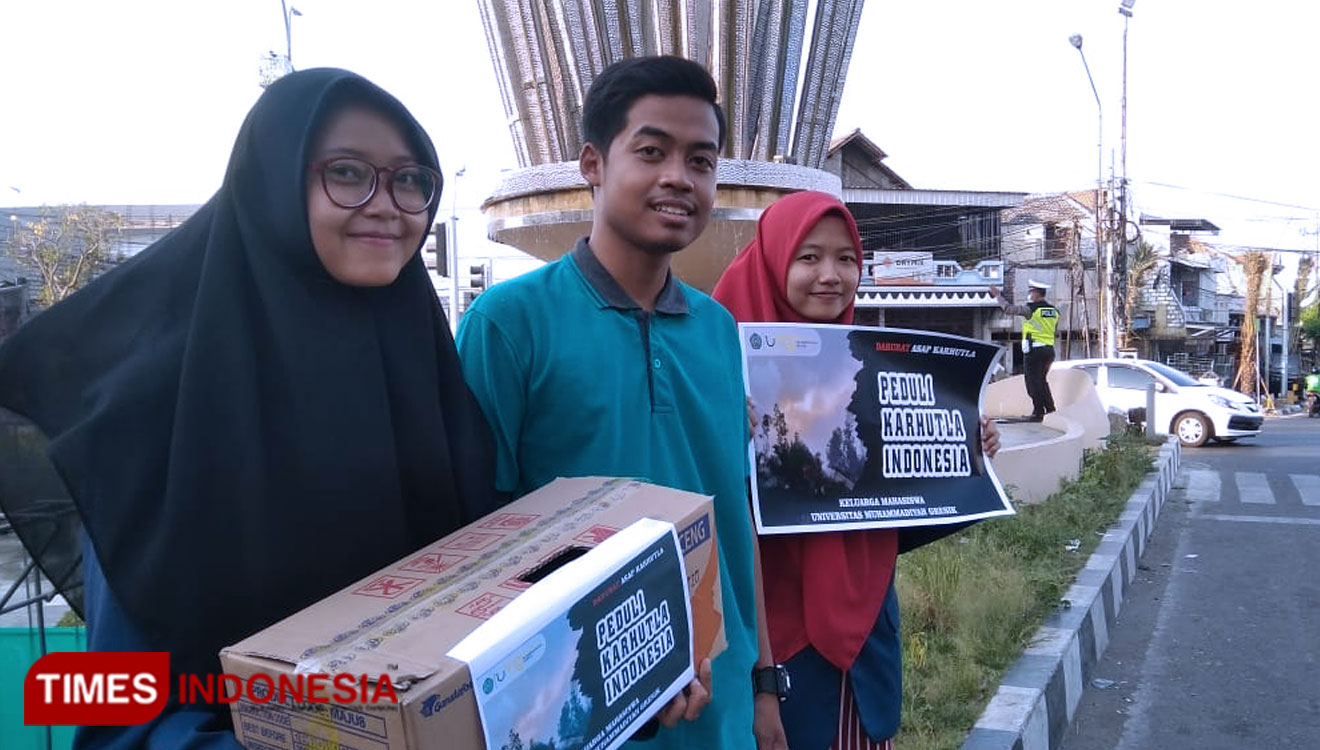 Mahasiswa UMG saat menggalang dana. (Foto: Akmal/TIMES Indonesia)