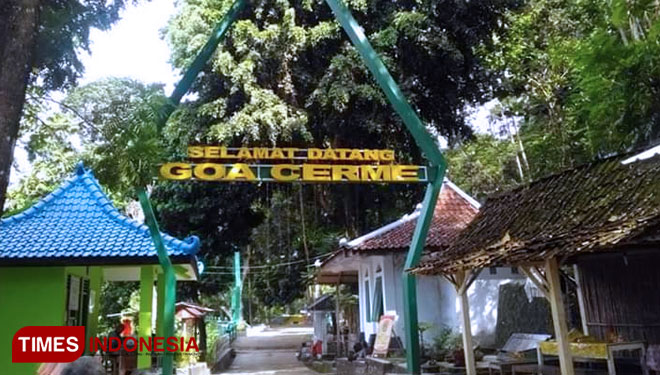 Suasana pintu masuk Obyek Wisata Goa Cerme. (FOTO: Totok Hidayat/TIMES Indoensia)