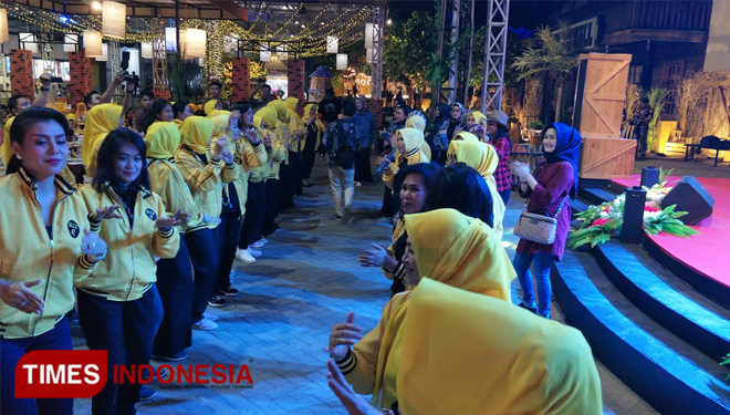 Reconfu Laju Ladies 87 saat mengunjungi Malang Night Paradise. (FOTO: widodo irianto/TIMES Indonesia) 