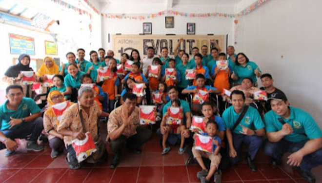 Aston Kuta Hotel and Residence Bali Berbagi Kebahagiaan dengan Yayasan Pembinaan Anak Cacat (YPAC). (Foto: Aston Kuta hotel)