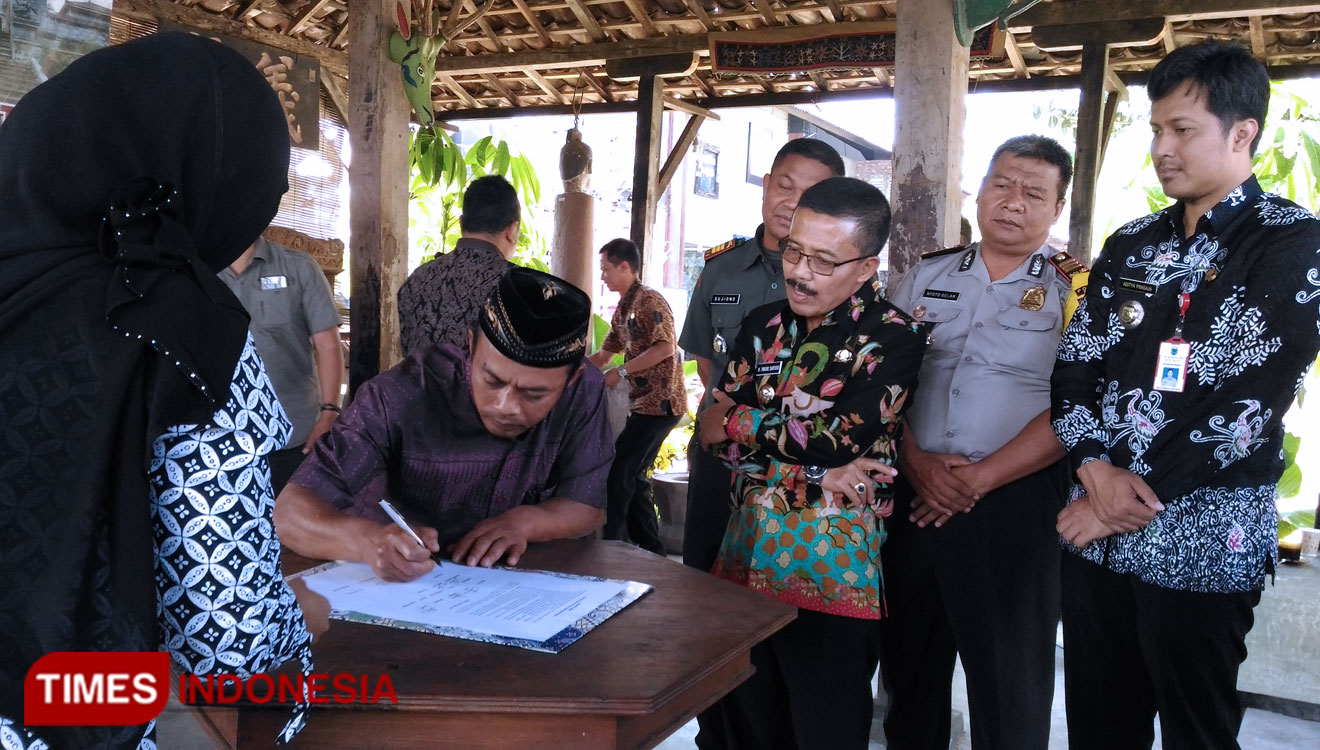 Suasana Deklarasi Damai yang dilaksanakan bernuansa wisata di salah satu cafe di Kecamatan Bumiaji. (FOTO: Muhammad Dhani Rahman/TIMES Indonesia)