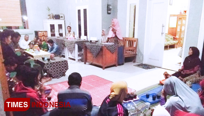 Rapat Sosialisasi Di Rumah Kepala Dusun Kaligintung dalam Persiapan TMMD Kodim Cilacap. (FOTO: AJP TIMES Indonesia)