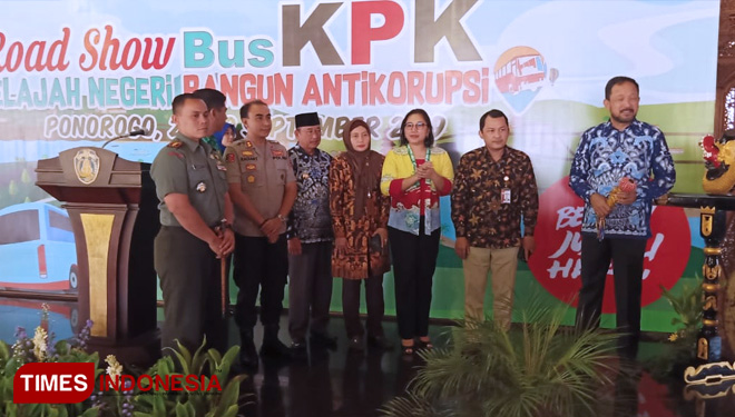 Bupati Ipong Muchlissoni Buka Roadshwo Bus KPK di Ponorogo. (FOTO: Marhaban/TIMES Indonesia)