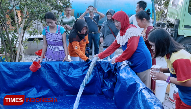 Bantuan air bersih diterima warga RT 5 Dusun Gobang, Jenar, Sragen. (FOTO: Mukhtarul Hafidh/TIMES Indonesia)