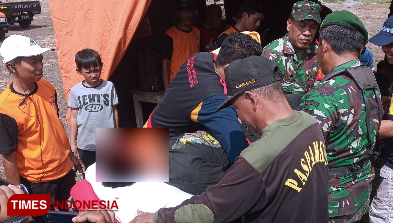 Warga Desa Guwosari Pajangan Bantul melakukan simulasi bencana bersama Pemkab Bantul, TNI, PMI, dan Tagana. (FOTO: Totok Hidayat/TIMES Indonesia)